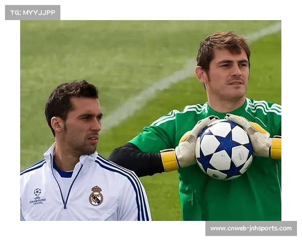 阿韦洛亚场边指挥神情凝重，少帅面临赛季最大考验